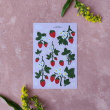 Carica l'immagine nel visualizzatore di Gallery, Pikku Paperi Tarra-arkki - Mansikka Paperinoita