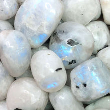 Lade das Bild in den Galerie-Viewer, Sateenkaari Kuukivi Rumpuhiottu 2-3 cm - Crystal, Kristalli, Kristalli kivet, Kristallikivet, Kristallikivi, Kristallit, Rainbow Moonstone, Rumpuhiottu, Rumpuhiottu kivi, Sateenkaari Kuukivi, Tumbled stone, Valkoinen Labradoriitti - Paperinoita