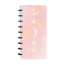 Lade das Bild in den Galerie-Viewer, The Happy Planner Skinny Classic - Everyday Magic  - 2025 12 kk Kalenteri
