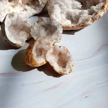 Ladda upp bild till gallerivisning, Small Quartz Geode Vives de la Cortada S.L
